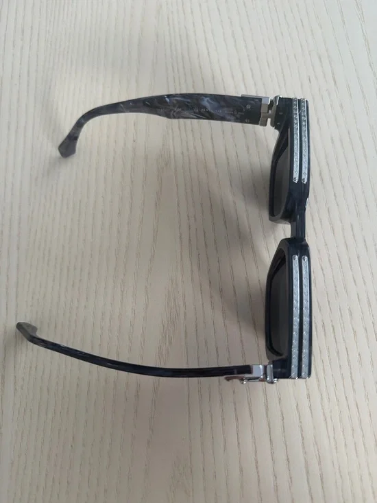 Louis Vuitton Sunglasses - Picture 2 of 13